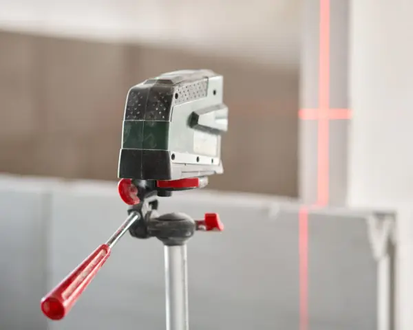 Jaka poziomica laserowa najlepsza? Odkryj najlepsze modele i porady