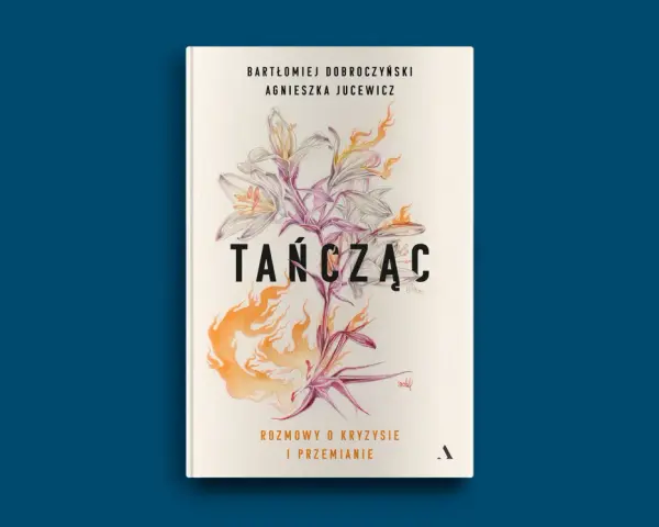 Okładka książki "Tańcząc. Rozmowy o kryzysie i przemianie". Grafika przedstawia lilie otoczone płomieniami, symbolizujące transformację. To jedna z wielu inspirujących książek o tańcu.