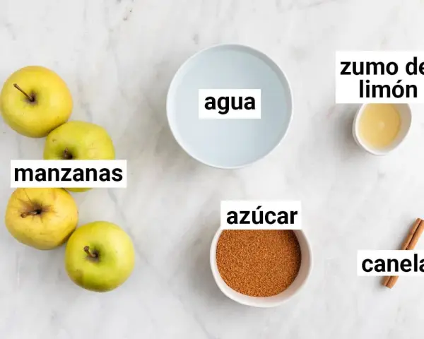 Ingredientes para compota de manzana: manzanas, agua, azúcar, limón y canela.