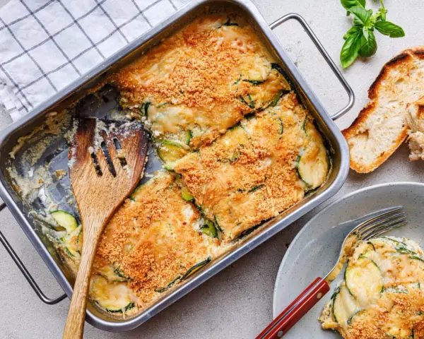 Herzhafte Zucchini-Auflauf-Rezepte schnell aus dem Backofen. Mit knuspriger Kruste und cremigem Käse.