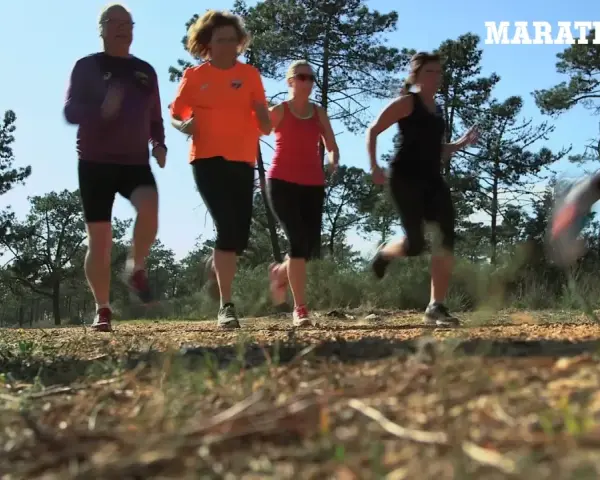 Fyra löpare i skogen. Frågan är hur ofta ska man springa för att nå sina mål? Marathon.se ger svaren.