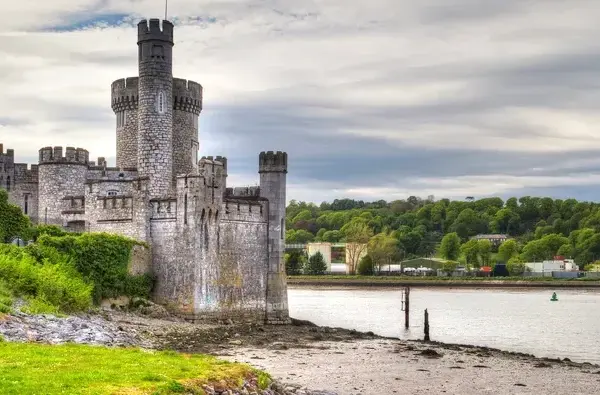 Ile kosztuje lot do Irlandii? Sprawdź najniższe ceny i trasy