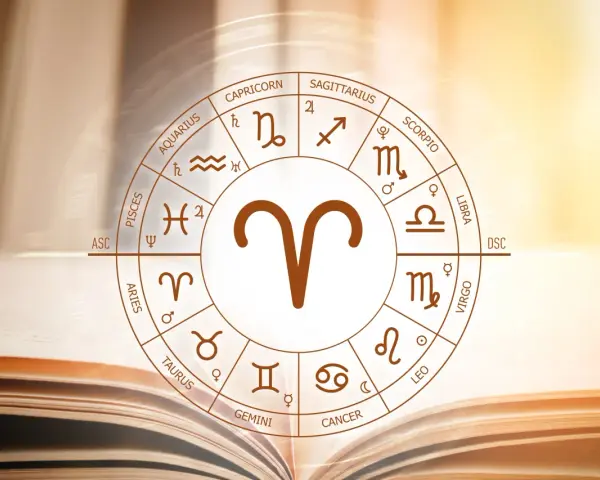 Koło zodiaku z symbolem Barana w centrum. Obok widnieje napis "kobieta baran", sugerujący horoskop.