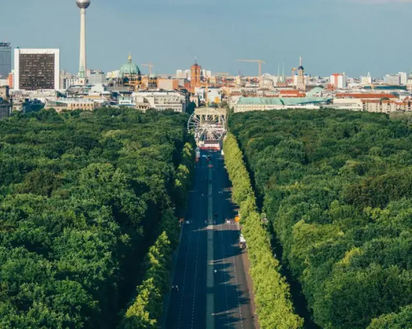Berlin: Fernsehturm, Reichstag & Tiergarten. Tolle **things to do this weekend**!