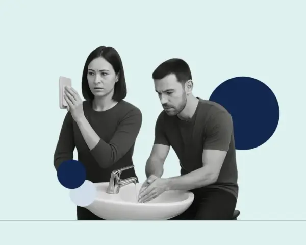 Kobieta z niepokojem ogląda coś na telefonie, podczas gdy mężczyzna obsesyjnie myje ręce. To mogą być objawy OCD.