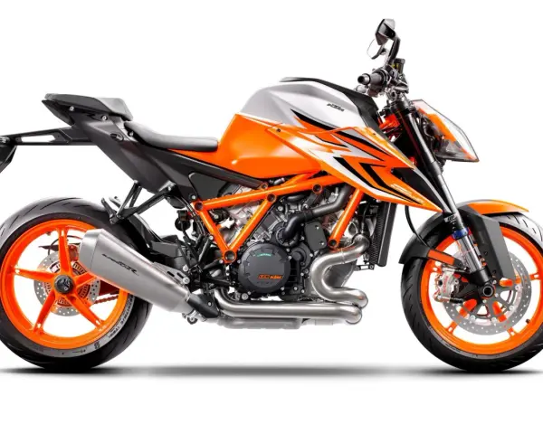Pomarańczowo-biały motocykl KTM 1290 Super Duke R z agresywnymi grafikami i pomarańczowymi felgami.