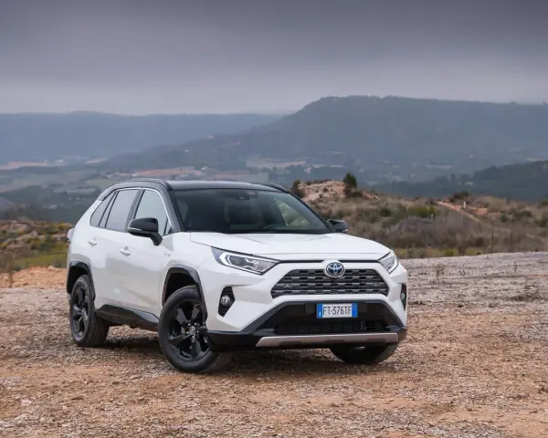 Toyota RAV4: pojemność baku - dane dla każdej wersji i generacji