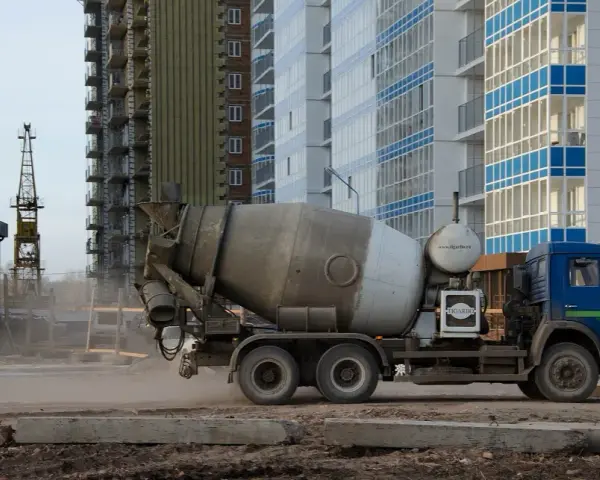 Ile waży kubik betonu półsuchego? Odkryj kluczowe informacje i porady