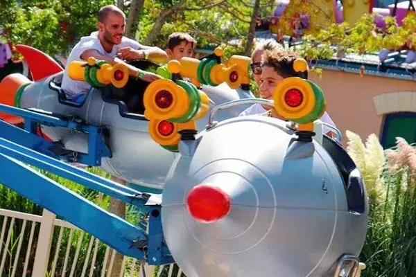 Parque Warner Madrid: Atracciones imprescindibles y guía completa