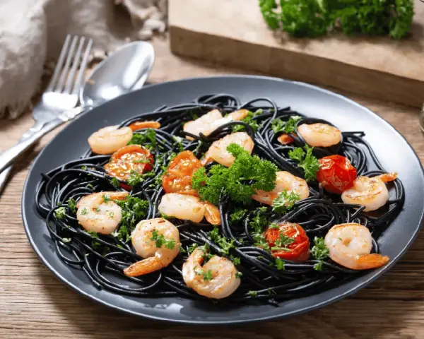 Spaghetti z czarnym makaronem - sekrety smaku i najlepsze przepisy