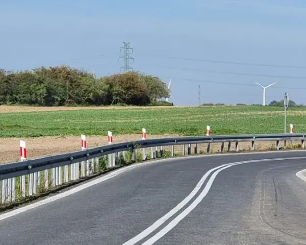 Co ile są słupki na autostradzie? Odkryj ważne szczegóły i odstępy