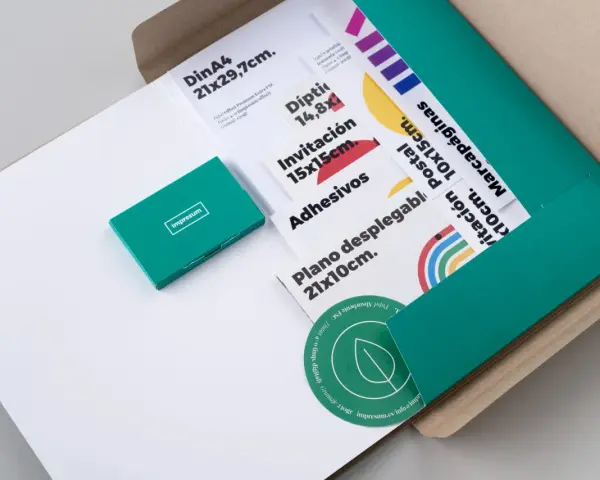 Muestras de impresión: DinA4 (120gr), invitaciones (15x15cm), marcapáginas (10x15cm) y más. ¿Qué gramaje tiene una cartulina? Aquí se ve de 120gr y 230gr.