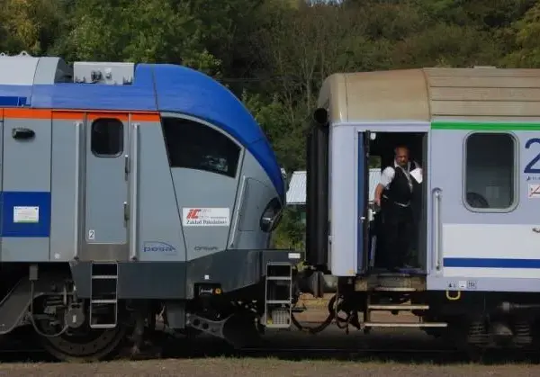 Co to jest pociąg TLK? Poznaj jego usługi i trasy w Polsce