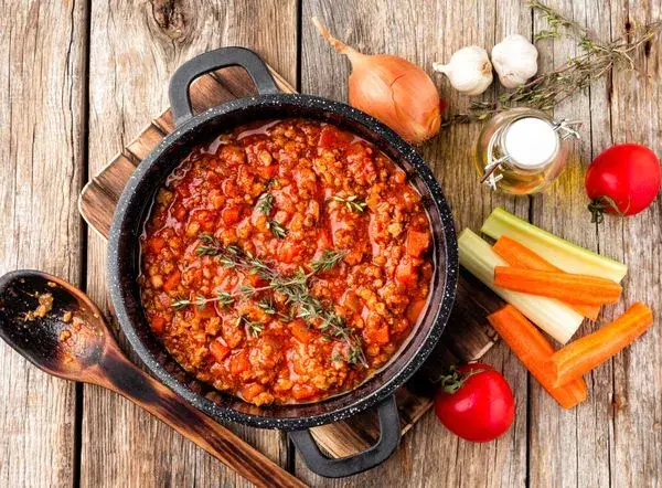 Najlepszy sos pomidorowy do spaghetti - prosty przepis krok po kroku