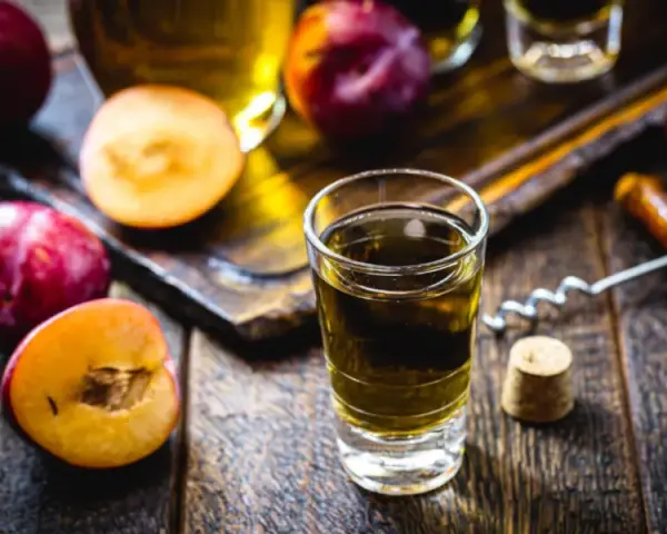 Najlepsze drinki z wódki żurawinowej, które musisz spróbować