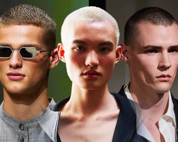 Tre uomini con taglio buzz cut uomo, uno con occhiali scintillanti, uno con capelli biondo platino e uno con sguardo intenso.