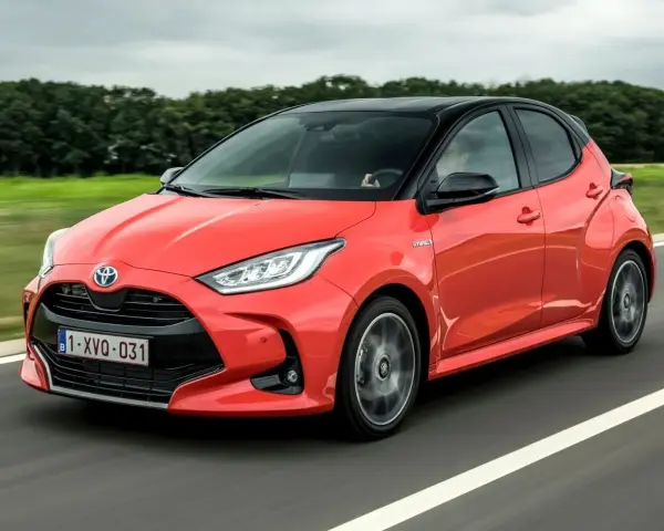Czy Toyota Yaris Hybrid to dobry wybór? Zobacz zalety i wady
