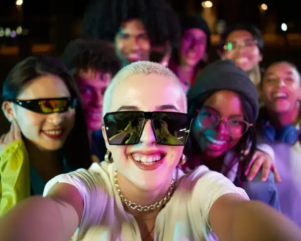 Jak zorganizować imprezę w stylu lat 70.? Disco, hippie, PRL!