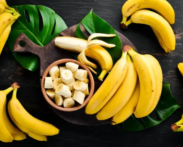 Ile kalorii ma banan? Kaloryczność, IG i wpływ na Twoją dietę