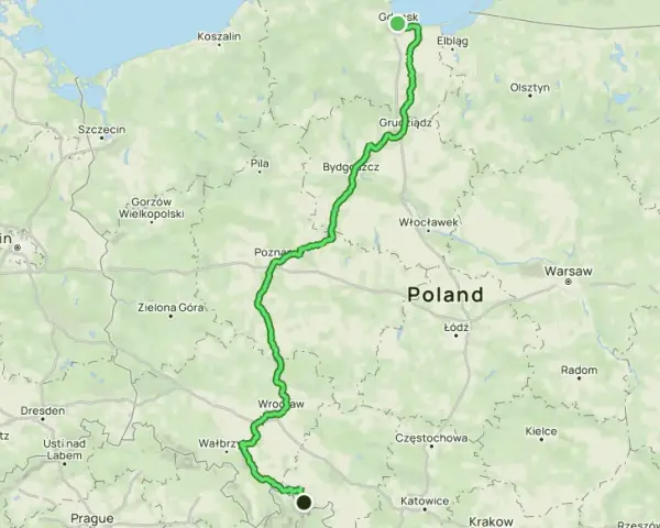 Trasa rowerowa EuroVelo 9 biegnie przez Polskę, łącząc Gdańsk z Czechami, mijając po drodze Bydgoszcz, Poznań i Wrocław.