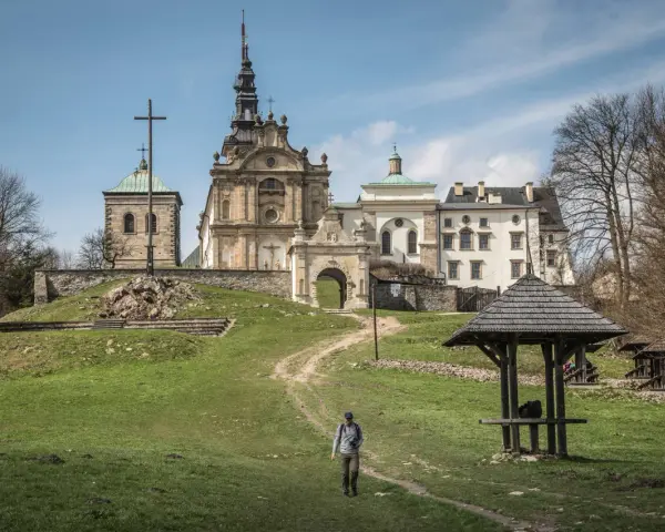 Świętokrzyskie: Atrakcje, Zamki i Szlaki. Zaplanuj Wycieczkę!