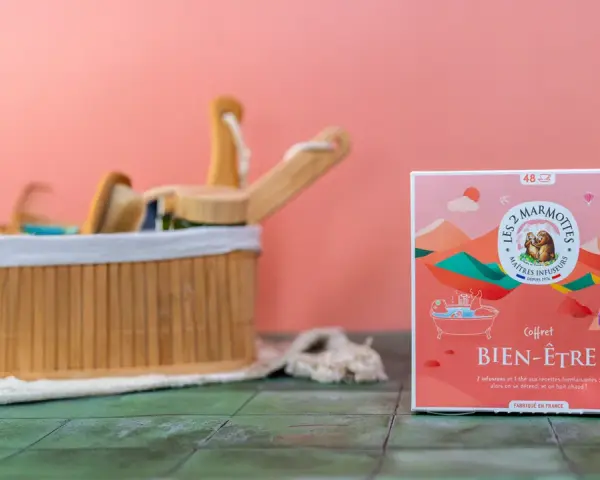 Un coffret "Bien-être" avec une tisane pour digérer le soir. Idéal pour se détendre et boire chaud après un bon repas.