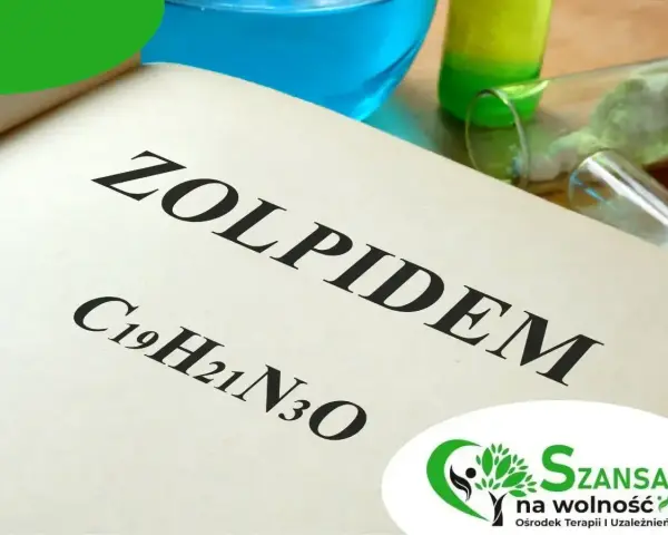 Zolpidem, jego wzór chemiczny C19H21N3O, na tle laboratoryjnym. Logo "Szansa na wolność" sugeruje pomoc w leczeniu uzależnień.
