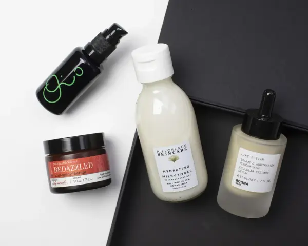 Szukasz pomysłów, co kupić na Węgrzech kosmetyki? Zobacz te luksusowe produkty do pielęgnacji: serum, tonik i krem.