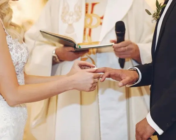 Co łaska za ślub - ile naprawdę warto dać na ceremonię?