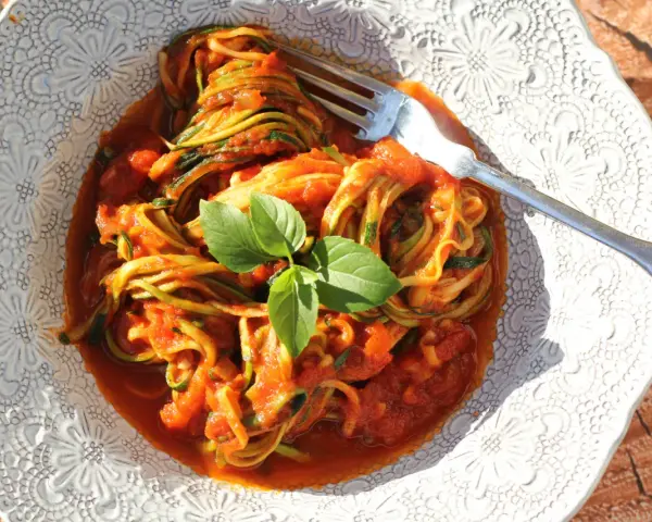 Dietetyczne spaghetti z cukinii: przepis i triki na idealne