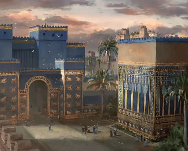 La porte d'Ishtar, monumentale et bleue, ornée de lions dorés, s'élève majestueusement sous un ciel crépusculaire. Des palmiers et des silhouettes humaines animent ce paysage antique.