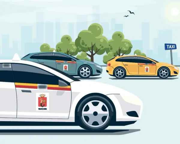 Trzy taksówki w mieście: biała, szara i żółta. Na drzwiach białej widoczny numer boczny pojazdu z herbem Warszawy.