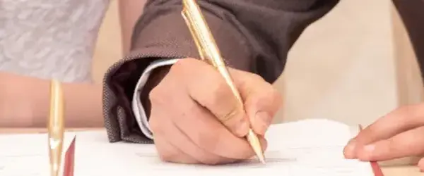 Co przynieść do pracy po ślubie? Kluczowe dokumenty i kroki do podjęcia