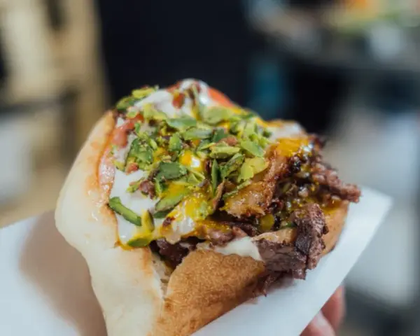 Ile kalorii ma kebab w picie? Jedz świadomie i bez wyrzutów!