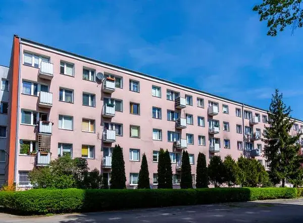 Osiedle w Warszawie jak osiedle: porównanie nowych i starych projektów