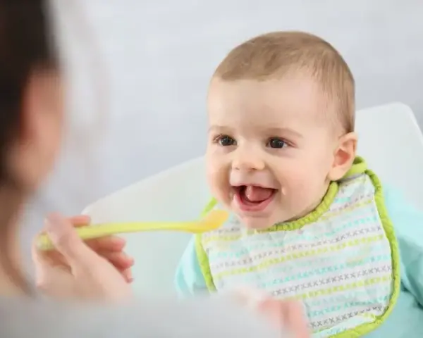 Co powinno umieć 5 miesięczne dziecko? Kluczowe umiejętności i porady