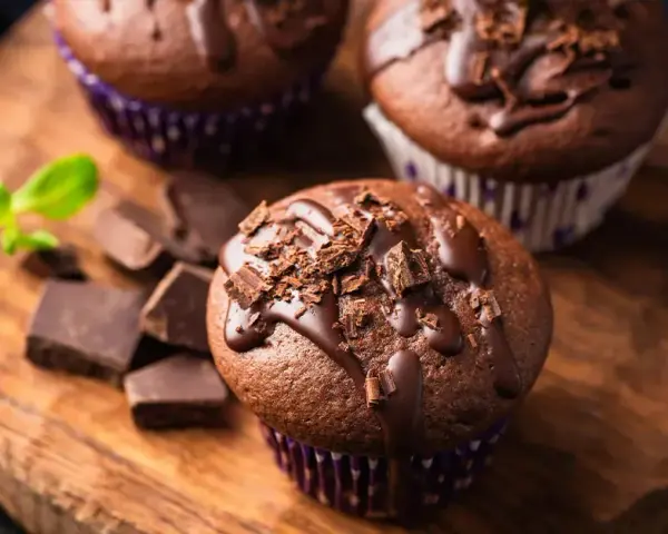 Jak udekorować muffinki czekoladowe - kreatywne pomysły na dekoracje