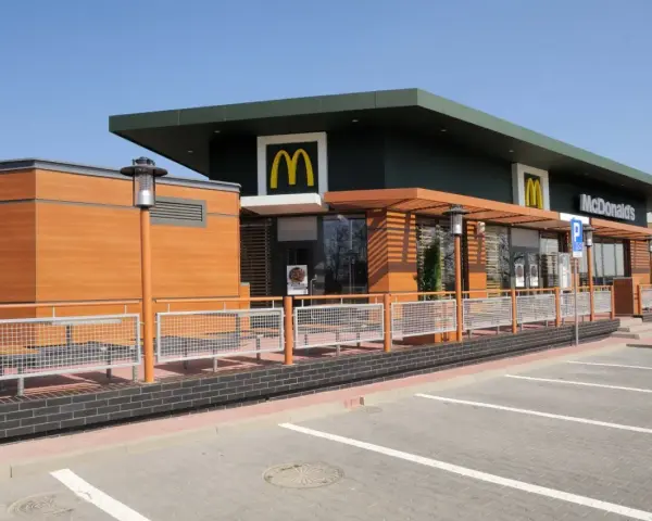 Ile kosztuje budowa McDonald's? Poznaj ukryte wydatki i inwestycje