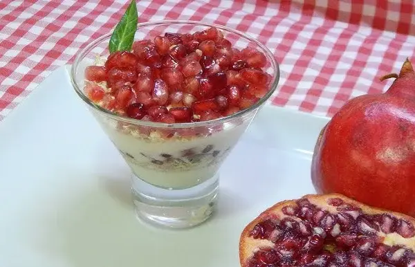 Postres con granada: 15 recetas fáciles y espectaculares para sorprender