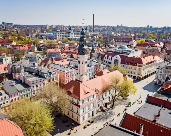 Zielona Góra kulinarnie: Gdzie zjeść smacznie i na każdą kieszeń?