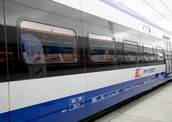 Czy można zwrócić bilet miesięczny PKP? Sprawdź warunki i terminy
