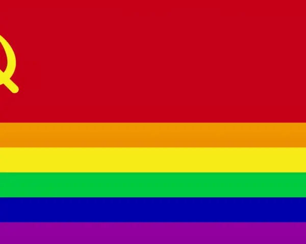 Flaga ZSRR z sierpem i młotem na czerwonym tle, poniżej tęczowe pasy symbolizujące społeczność LGBTQ+.