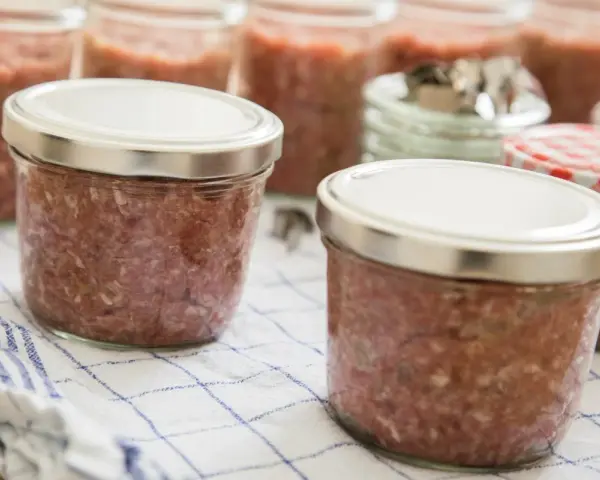 Tyndalizacja mielonki: bezpieczny przepis krok po kroku na lata!