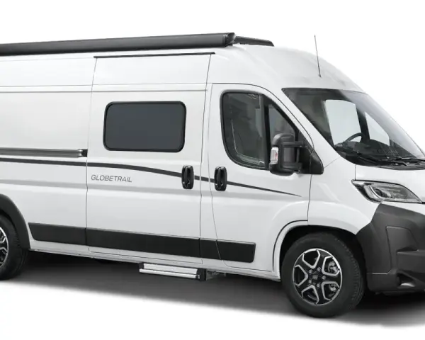 Vit husbil, Dethleffs Globetrotter, baserad på Fiat Ducato modeller. Perfekt för äventyr!