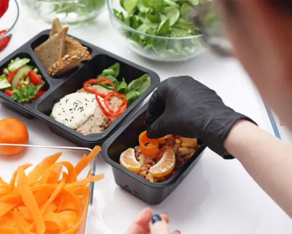 Jak założyć catering dietetyczny? Sanepid, koszty, marketing i zyski
