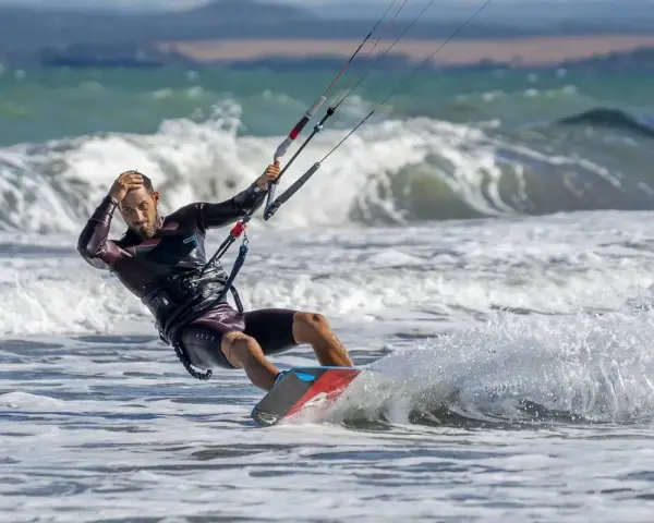 Kitesurfing Chorwacja: Gdzie i kiedy? Odkryj idealny spot!