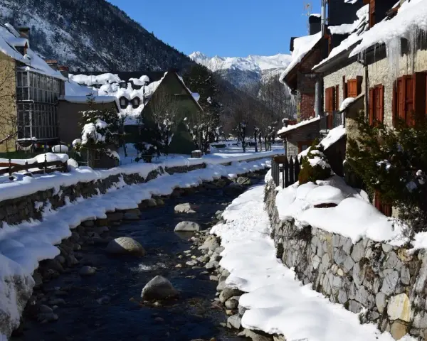Destinos de invierno en España: Sol, nieve y planes únicos