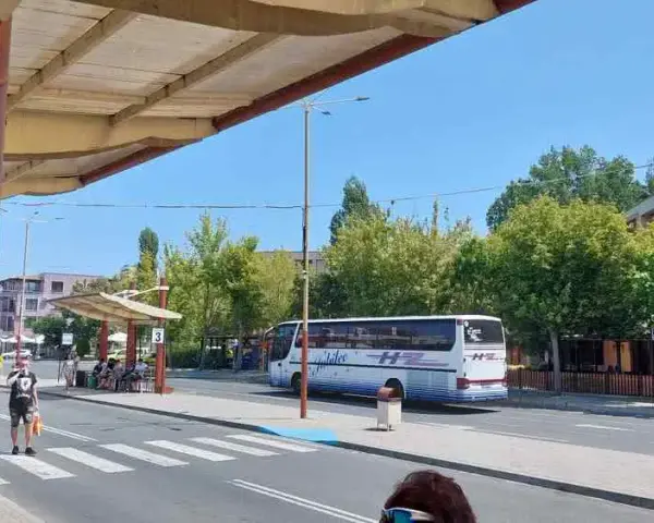 Ile się jedzie autokarem do Złotych Piasków? Sprawdź czas podróży
