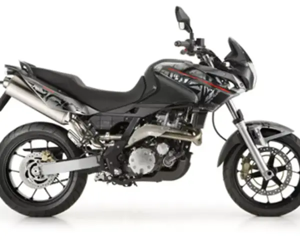 Czarny motocykl Aprilia Pegaso 650. Szczegółowe aprilia pegaso 650 dane techniczne.