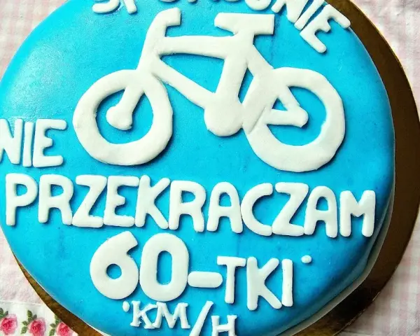 Napis na tort na 60. urodziny: 100+ pomysłów. Wybierz idealny!